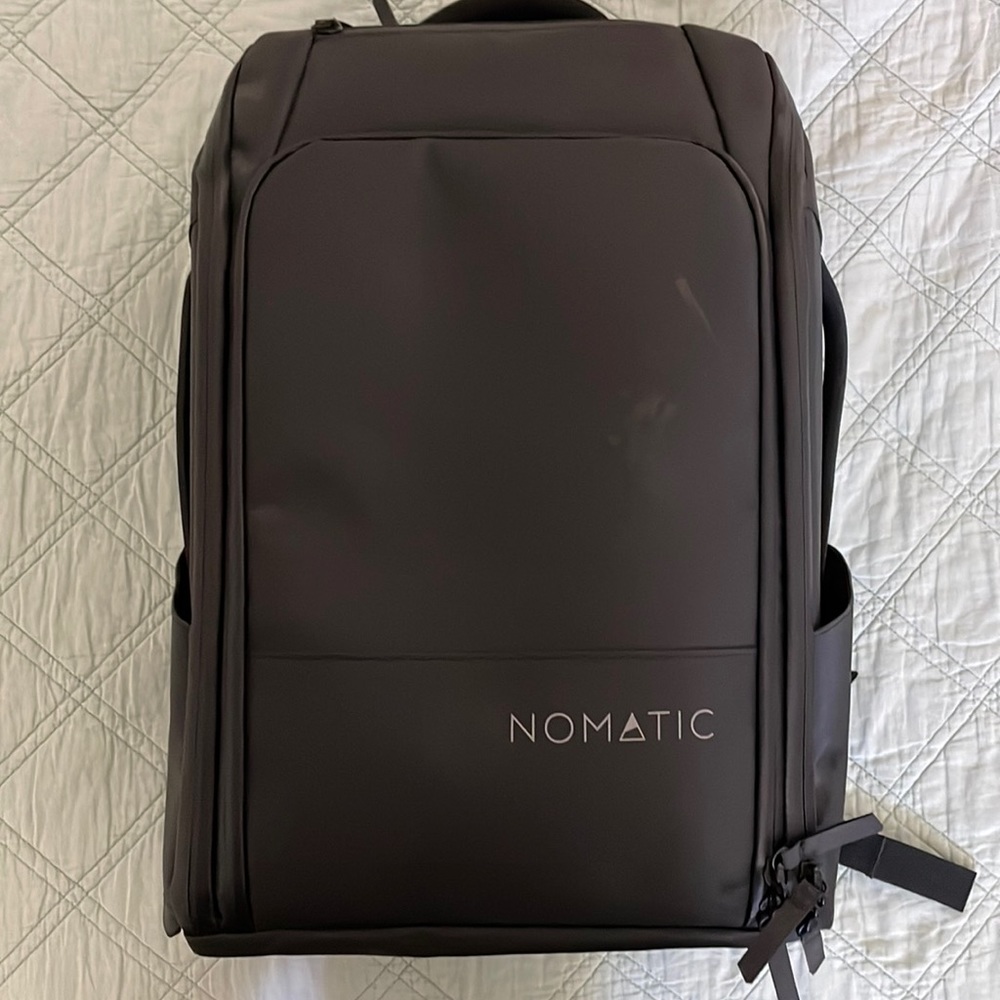Nomatic 20L travel bag